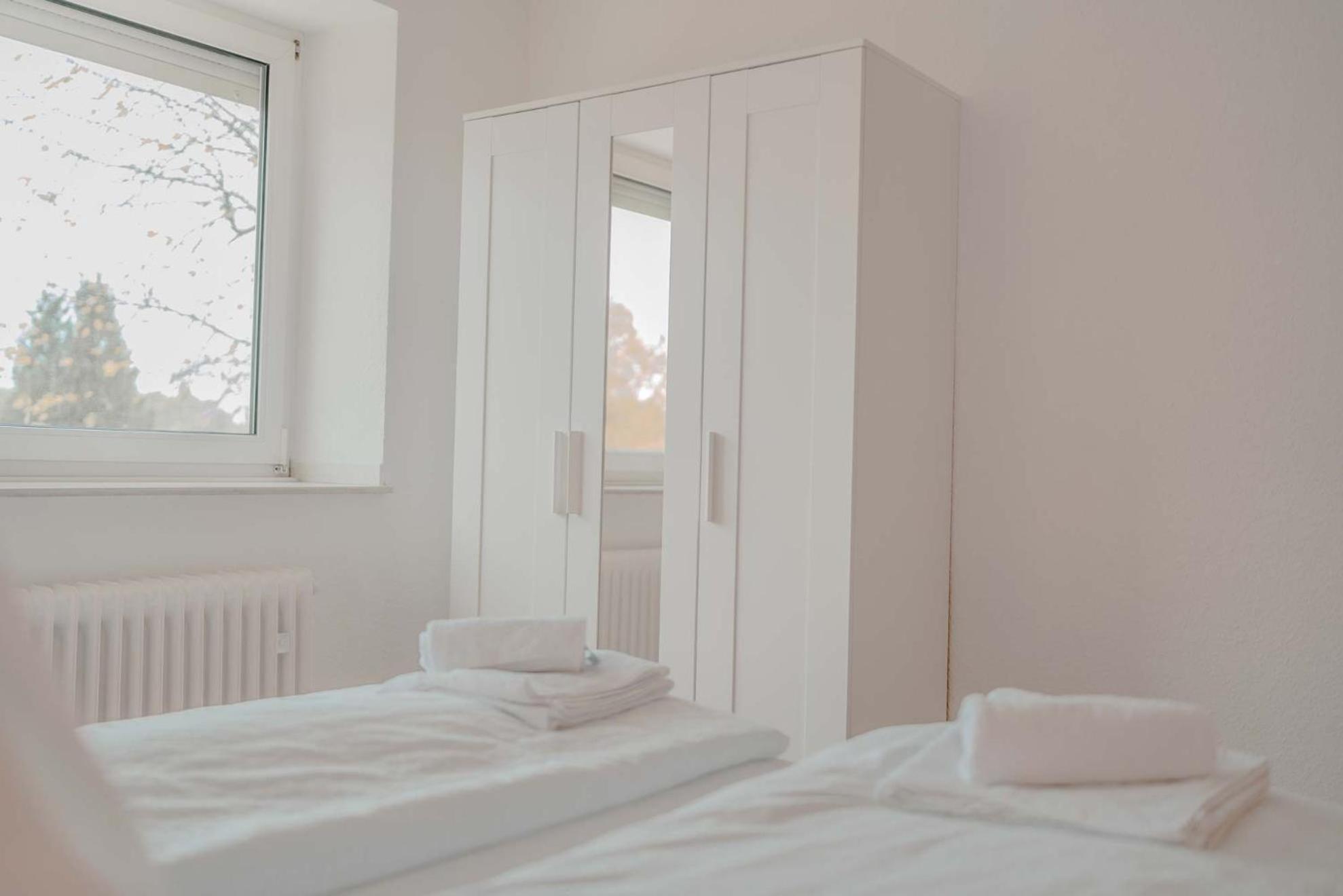 Mit Kueche, Arbeitsplatz Und Xxl Sofa * Neuss