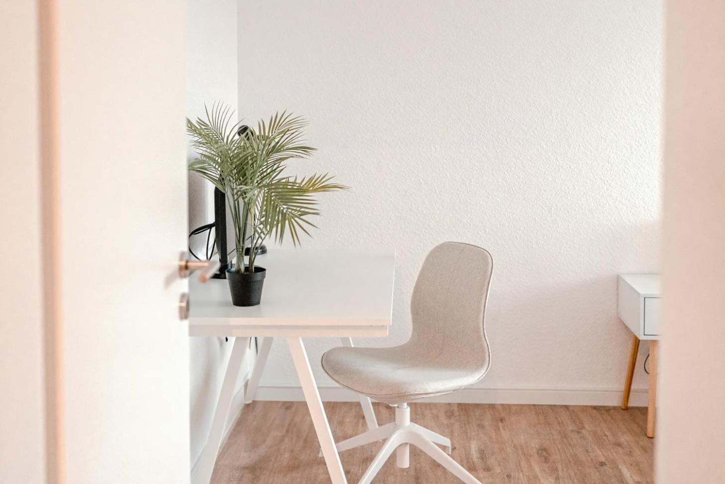 Mit Kueche, Arbeitsplatz Und Xxl Sofa *