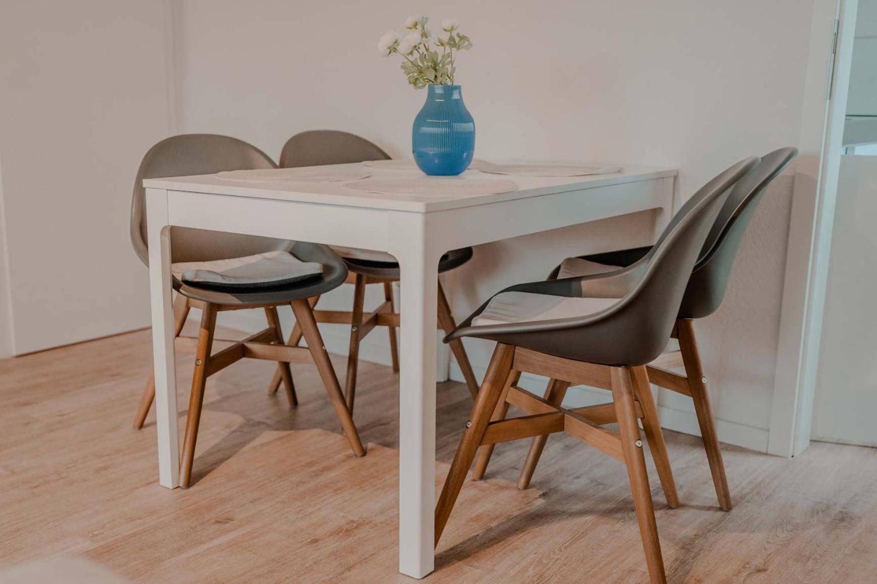 Mit Kueche, Arbeitsplatz Und Xxl Sofa Neuss