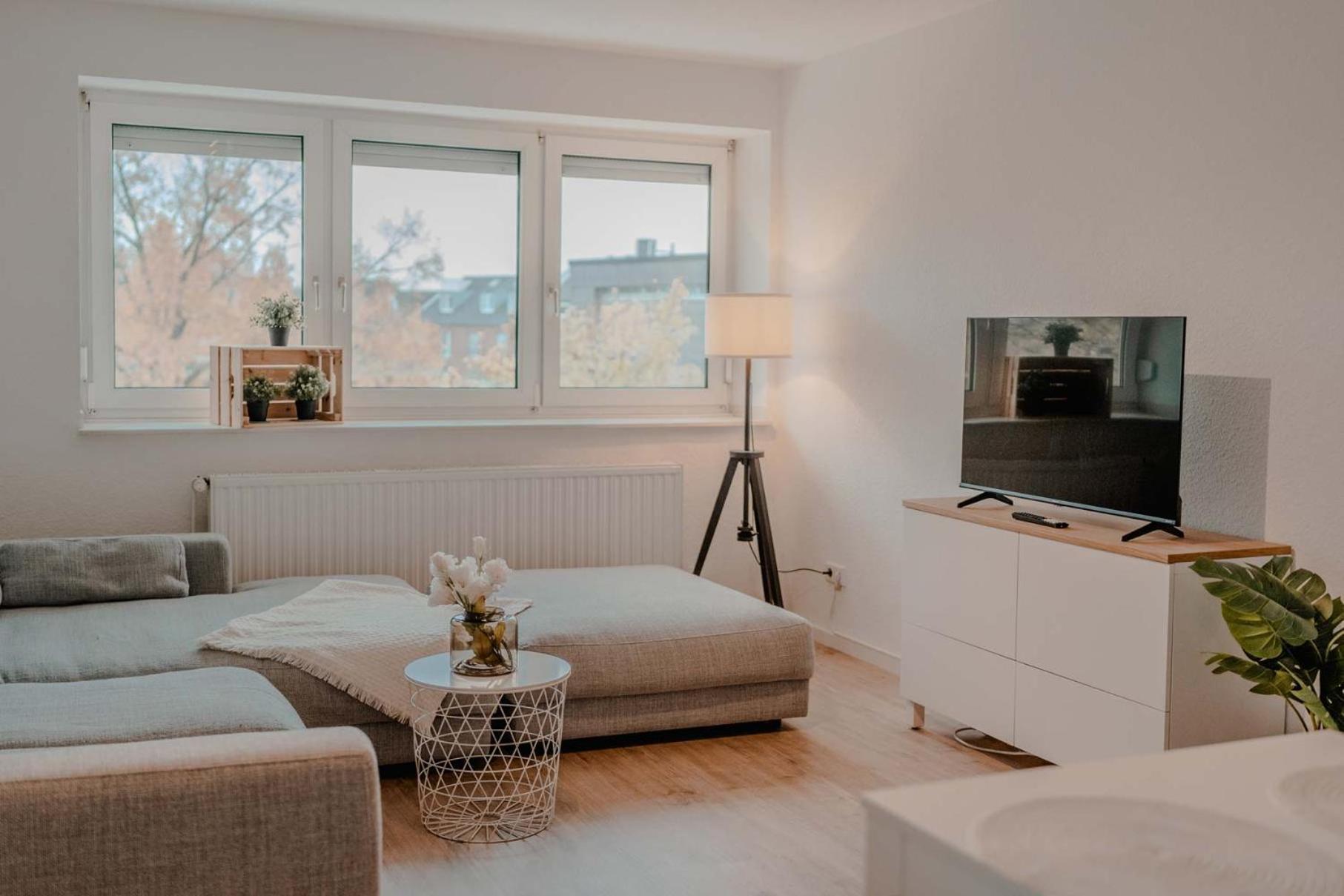 Mit Kueche, Arbeitsplatz Und Xxl Sofa Apartment